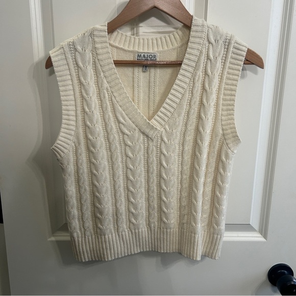Major Label Group Sweaters - EUC Women's Cream Cable Knit Sweater Vest. Lightweight. Layer or wear alone. M